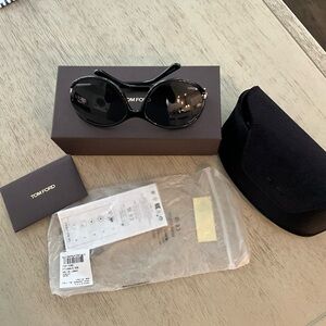 NWT and box Tom Ford ft1090 59mm Shiny Black Sunglasses